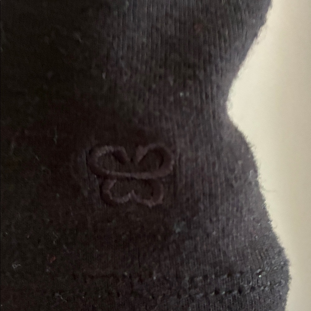 Aritzia Black Long Sleeve Tee - Picture 5 of 9